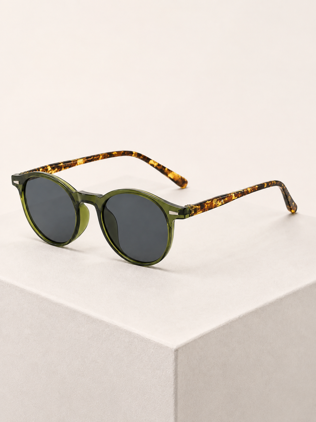 Gafas de sol retro de montura redonda transparente