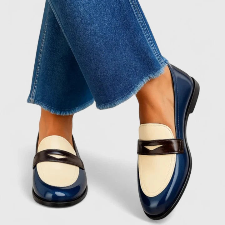 Mocasines con paneles de contraste y acabado pulido