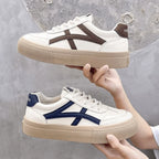 Sneakersy na platformie z kontrastowymi paskami