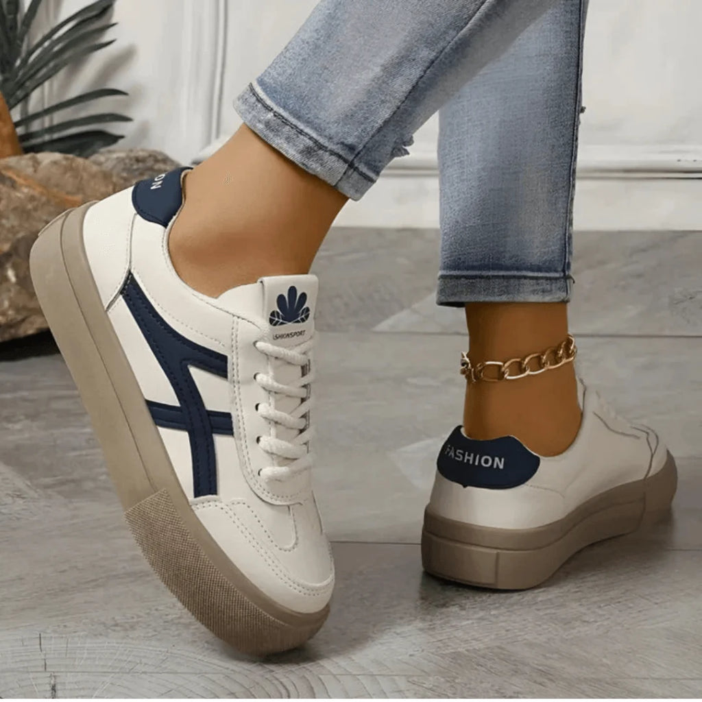 Sneakersy na platformie z kontrastowymi paskami