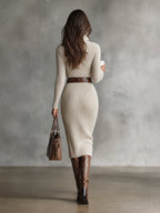 Vestido midi de punto ajustado con cuello medio alto, cuello en V, manga larga y cinturón (cinturón no incluido)