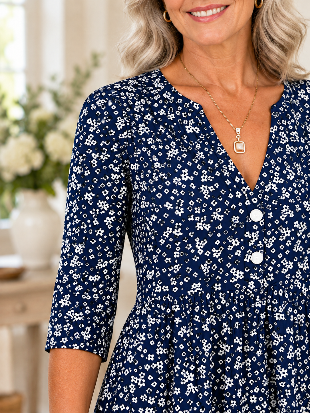 Vestido midi elegante con estampado floral, escote en V y manga al codo